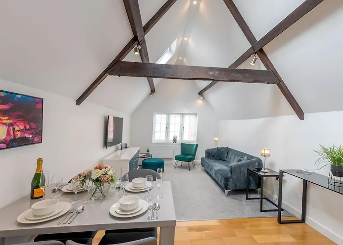 Pass The Keys 40C 2 Bed Celosia Beautiful Town Centre Apartment