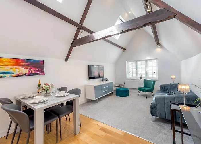 Pass The Keys 40C 2 Bed Celosia Beautiful Town Centre Apartment