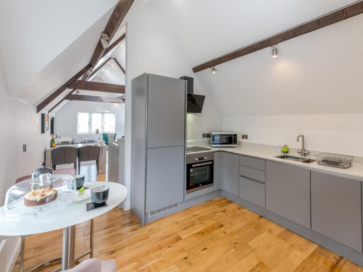 Pass The Keys 40c 2 Bed Celosia Beautiful Town Centre *
