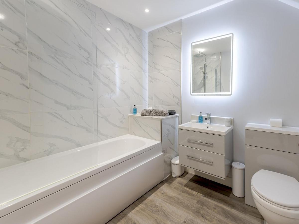 Pass The Keys 40c 2 Bed Celosia Beautiful Town Centre Apartment *