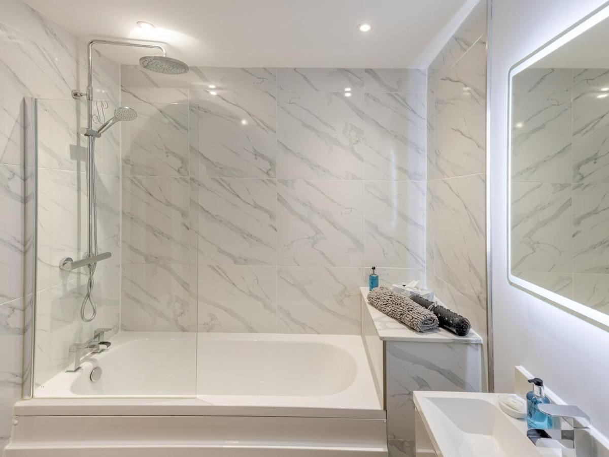 Pass The Keys 40c 2 Bed Celosia Beautiful Town Centre Apartment