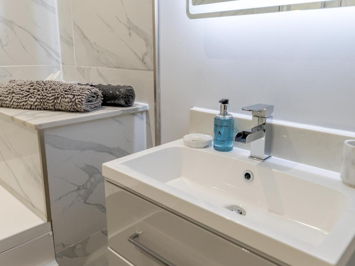 Pass The Keys 40c 2 Bed Celosia Beautiful Town Centre * Shrewsbury