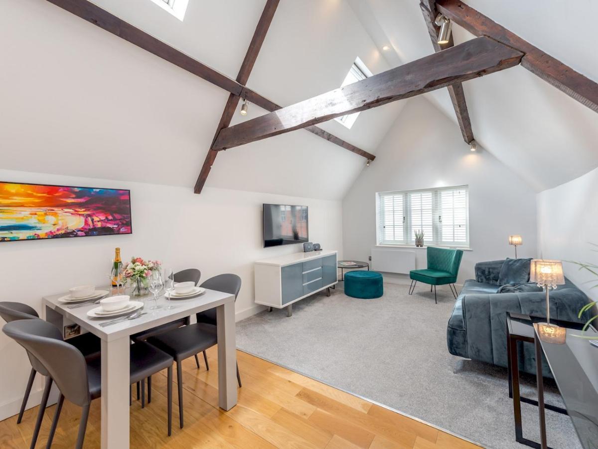 Pass The Keys 40c 2 Bed Celosia Beautiful Town Centre *